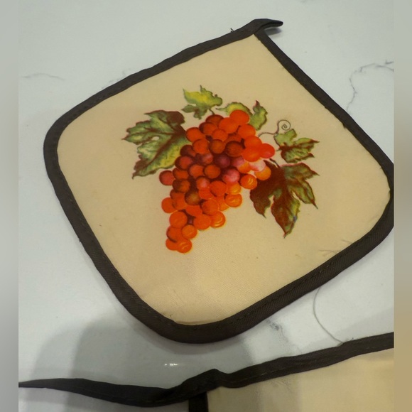 Vintage Kids Size Kitchen Apron Set - Picture 4 of 6